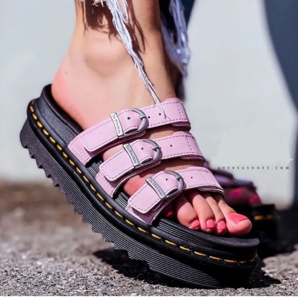 DR. MARTEN BLAIRE LEATHER SLIDES SANDALS SIZE 6 HORSESHOE BUCKLES